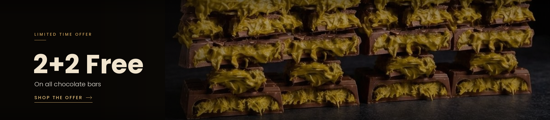 Stack van Dubai chocolade repen met pistache, peanut butter en kataifi